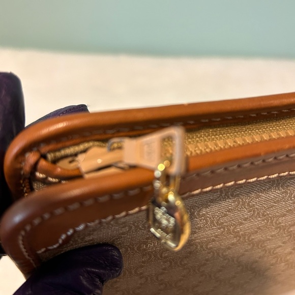 CELINE Clutch in Beige Canvas. Authentic and pre-owned. - Picture 8 of 14